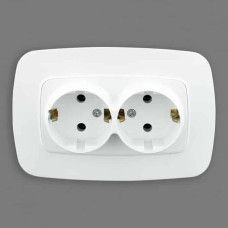 Розетка встроенная 2-а. з заземленням 16А 250V белая /10/200 ELA